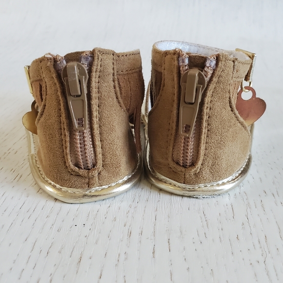 Stuart Weitzman Baby Gladiator Sandals 2 - Picture 2 of 8